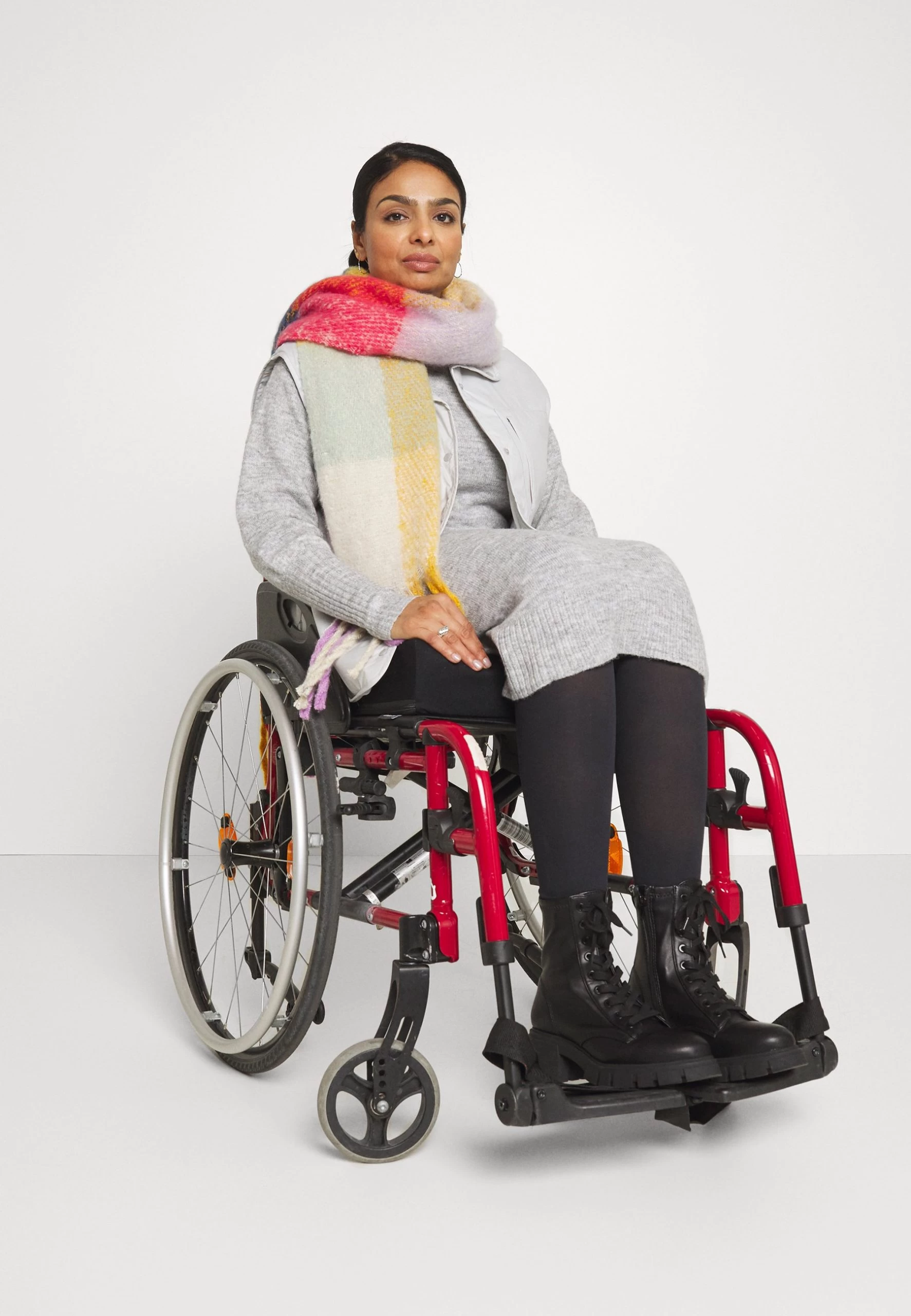 Zign Adaptive Perkin Ausschnitt Basic Mini Strickkleid - Robe Pull - Mottled Grey 5 Zign Adaptive Perkin Ausschnitt Basic Mini Strickkleid - Robe Pull - Mottled Grey – Image 5