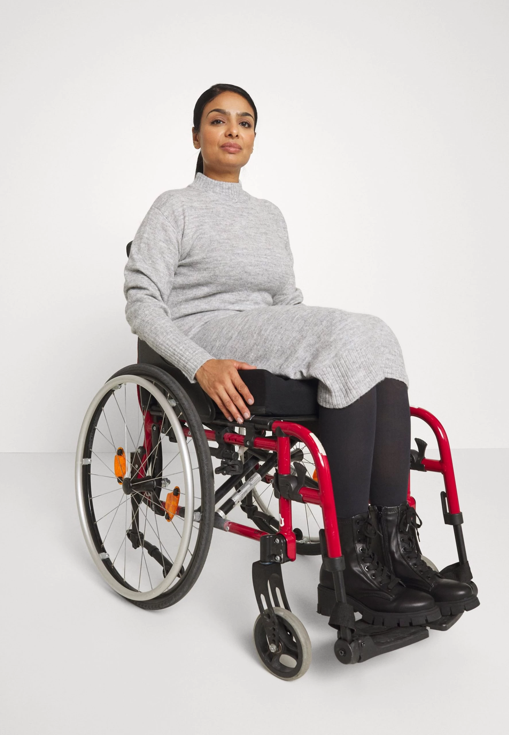 Zign Adaptive Perkin Ausschnitt Basic Mini Strickkleid - Robe Pull - Mottled Grey 3 Zign Adaptive Perkin Ausschnitt Basic Mini Strickkleid - Robe Pull - Mottled Grey – Image 3